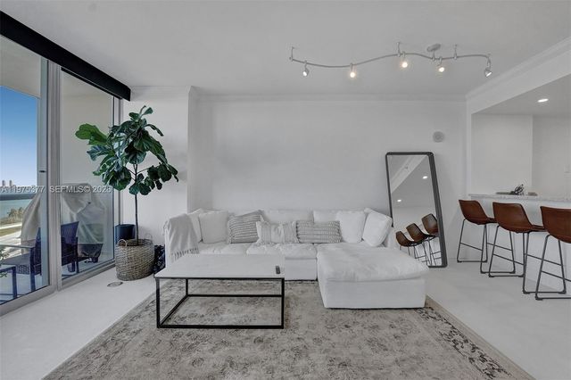 601 NE 36th St 811, Miami, FL 33137