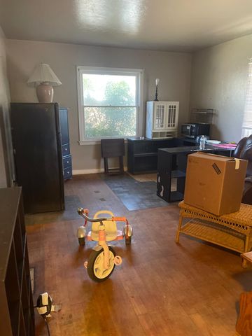 2446 N Adoline, Fresno, CA 93705