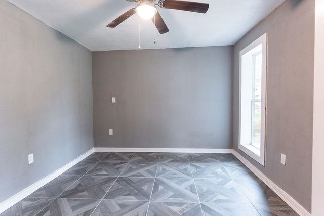 1202 W Elysian Fields Ave, Marshall, TX 75670