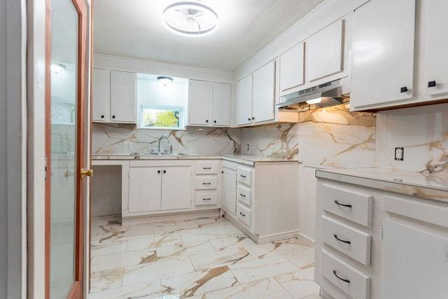 1202 W Elysian Fields Ave, Marshall, TX 75670