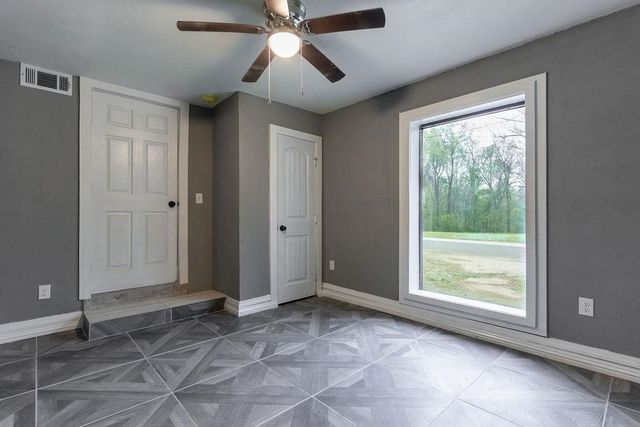 1202 W Elysian Fields Ave, Marshall, TX 75670