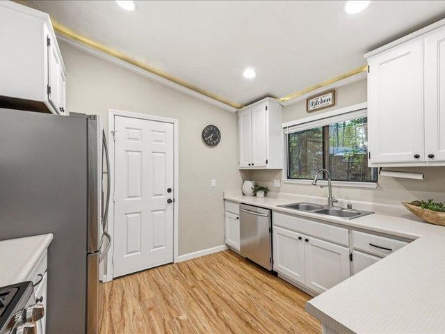 10544 Alta Sierra Dr, Grass Valley, CA 95949