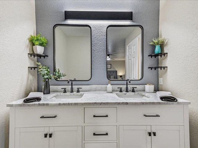 10544 Alta Sierra Dr, Grass Valley, CA 95949