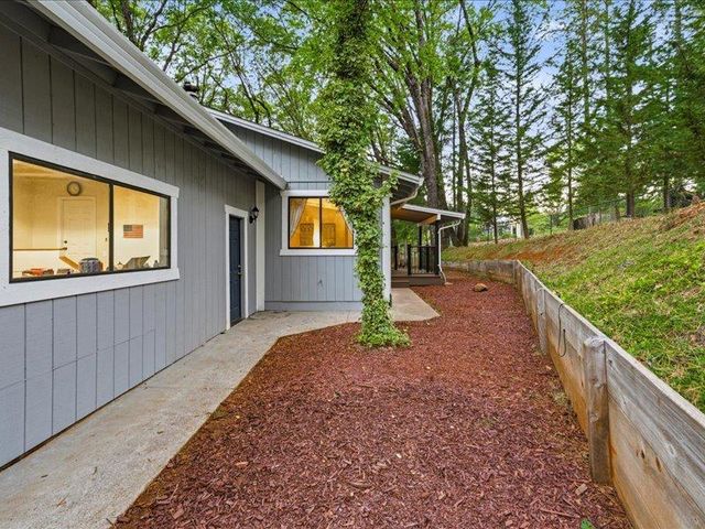 10544 Alta Sierra Dr, Grass Valley, CA 95949