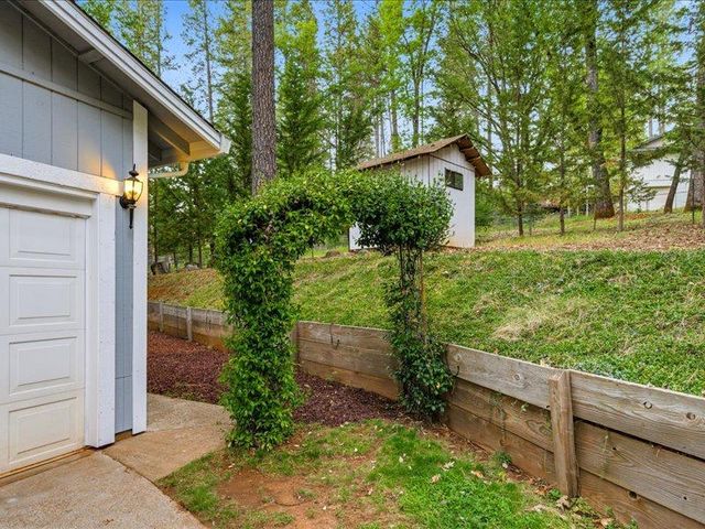 10544 Alta Sierra Dr, Grass Valley, CA 95949