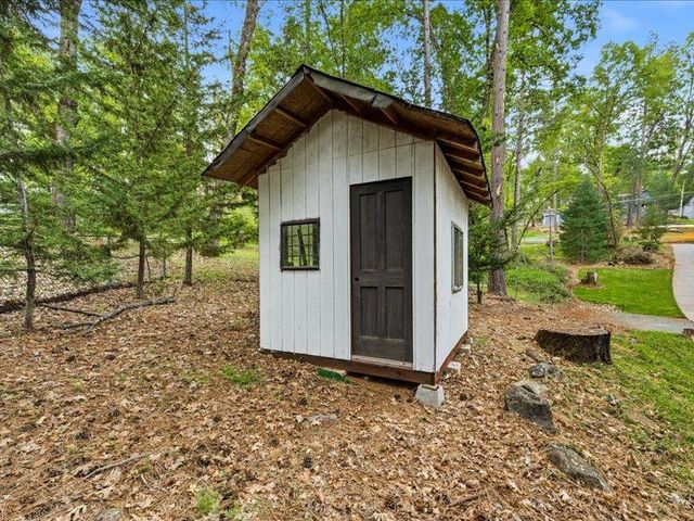 10544 Alta Sierra Dr, Grass Valley, CA 95949