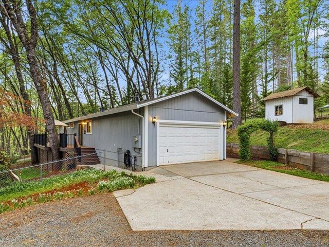 10544 Alta Sierra Dr, Grass Valley, CA 95949