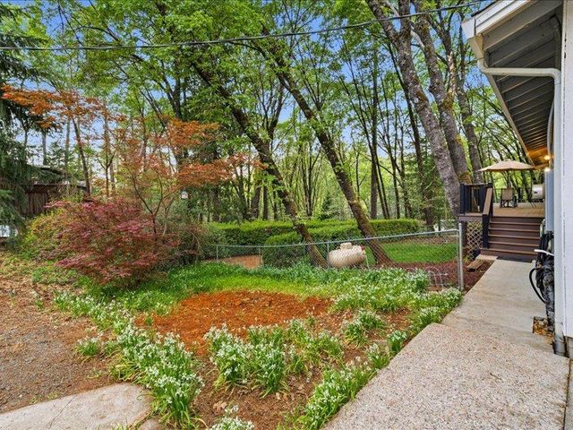 10544 Alta Sierra Dr, Grass Valley, CA 95949