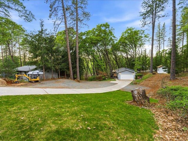10544 Alta Sierra Dr, Grass Valley, CA 95949