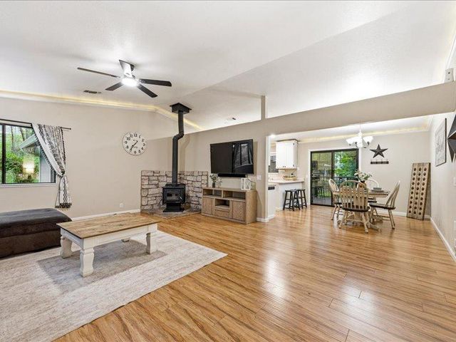 10544 Alta Sierra Dr, Grass Valley, CA 95949