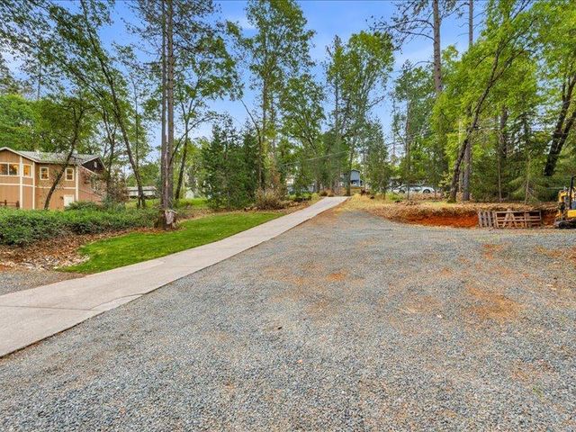 10544 Alta Sierra Dr, Grass Valley, CA 95949