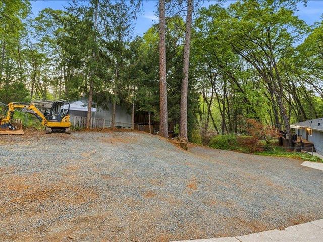 10544 Alta Sierra Dr, Grass Valley, CA 95949