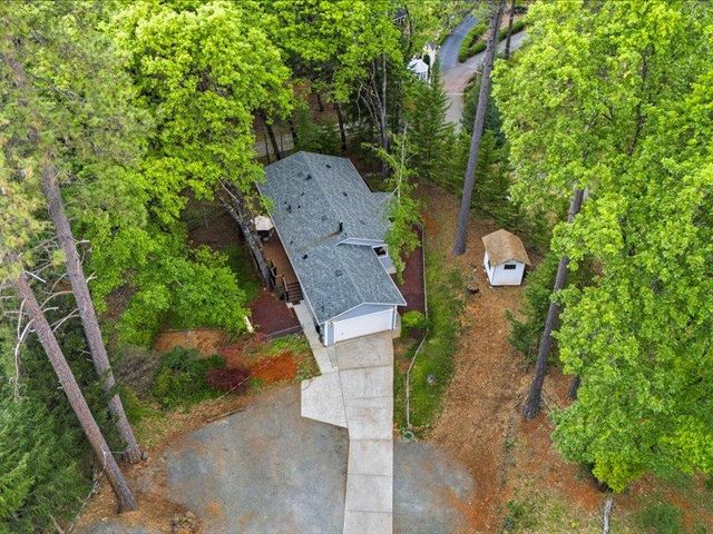 10544 Alta Sierra Dr, Grass Valley, CA 95949