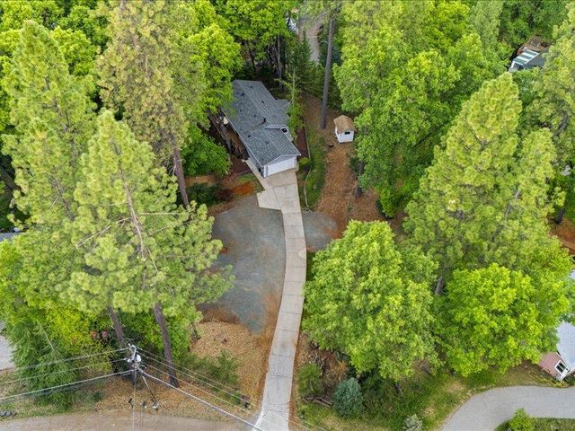 10544 Alta Sierra Dr, Grass Valley, CA 95949