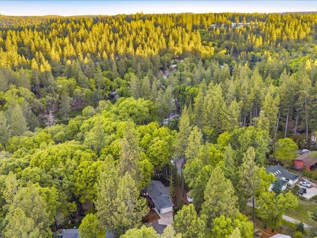 10544 Alta Sierra Dr, Grass Valley, CA 95949