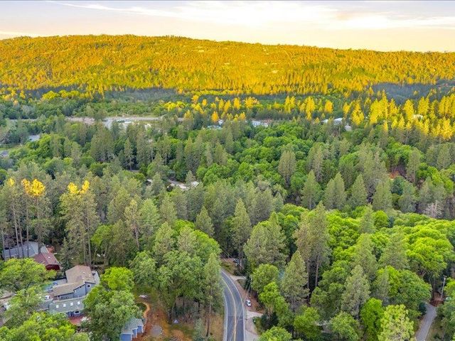 10544 Alta Sierra Dr, Grass Valley, CA 95949