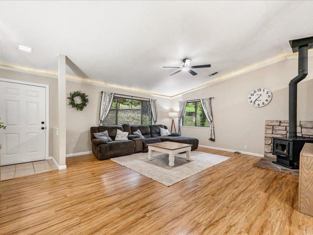 10544 Alta Sierra Dr, Grass Valley, CA 95949