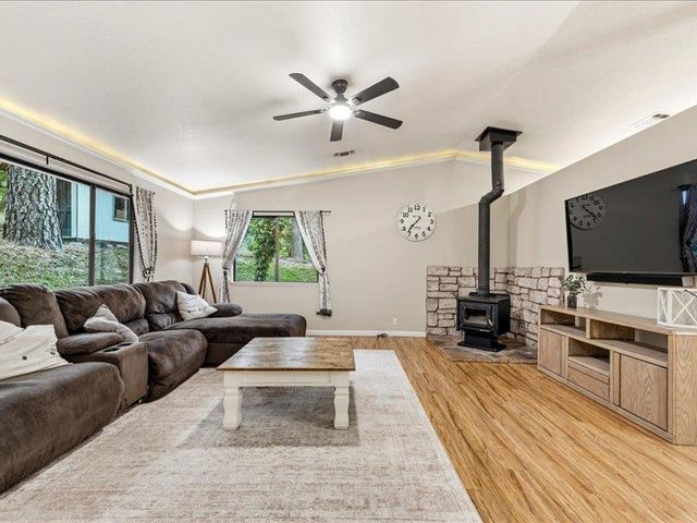 10544 Alta Sierra Dr, Grass Valley, CA 95949