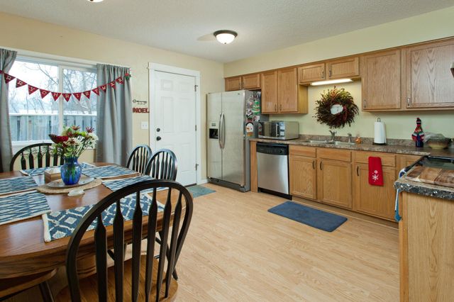 831 Weeks Avenue SE, Minneapolis, MN 55414