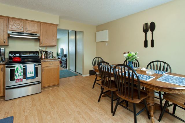 831 Weeks Avenue SE, Minneapolis, MN 55414