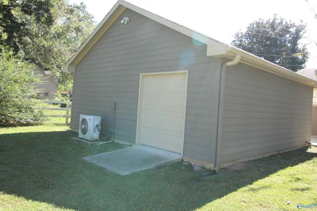 725 Lily Flagg Road SE, Huntsville, AL 35802