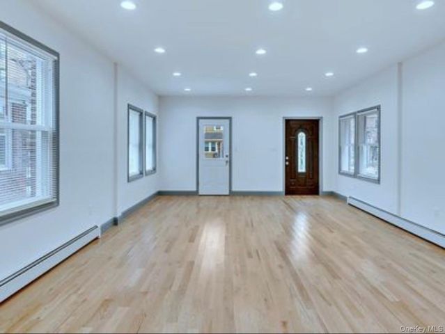 2881 Roberts Avenue, Bronx, NY 10461