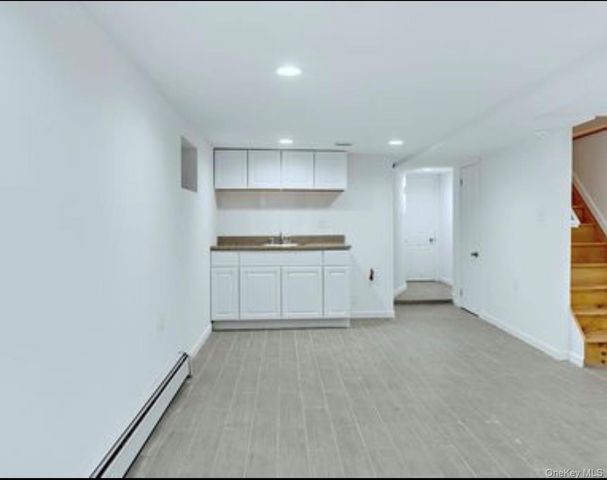 2881 Roberts Avenue, Bronx, NY 10461
