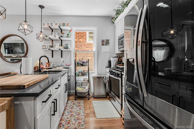 2881 Roberts Avenue, Bronx, NY 10461