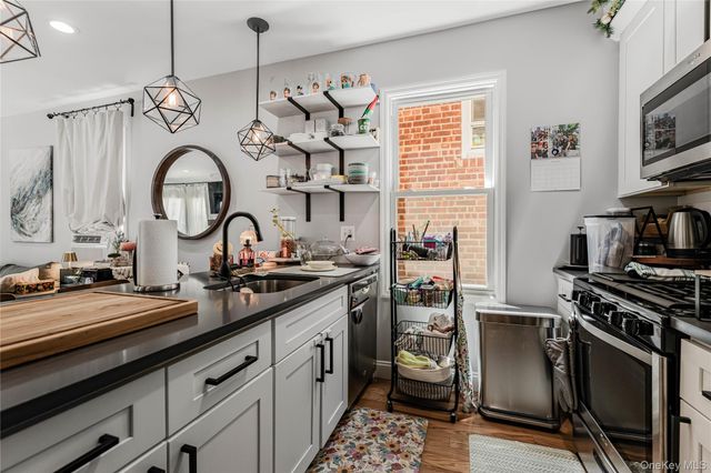 2881 Roberts Avenue, Bronx, NY 10461