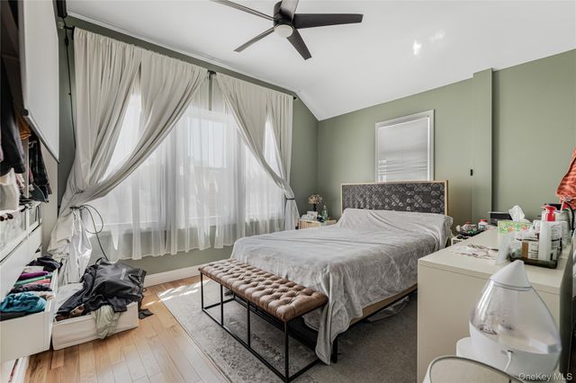2881 Roberts Avenue, Bronx, NY 10461