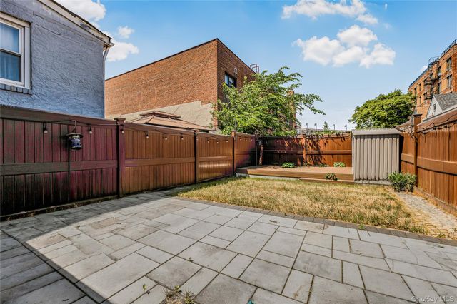 2881 Roberts Avenue, Bronx, NY 10461