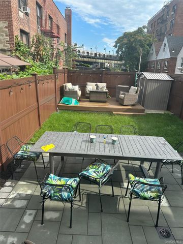 2881 Roberts Avenue, Bronx, NY 10461