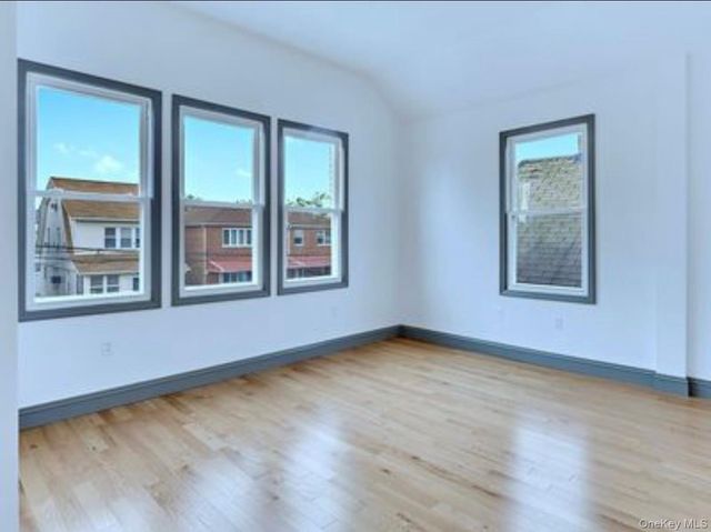 2881 Roberts Avenue, Bronx, NY 10461