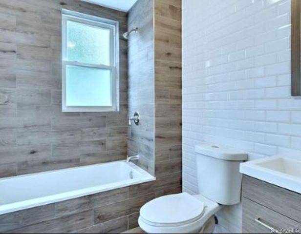 2881 Roberts Avenue, Bronx, NY 10461
