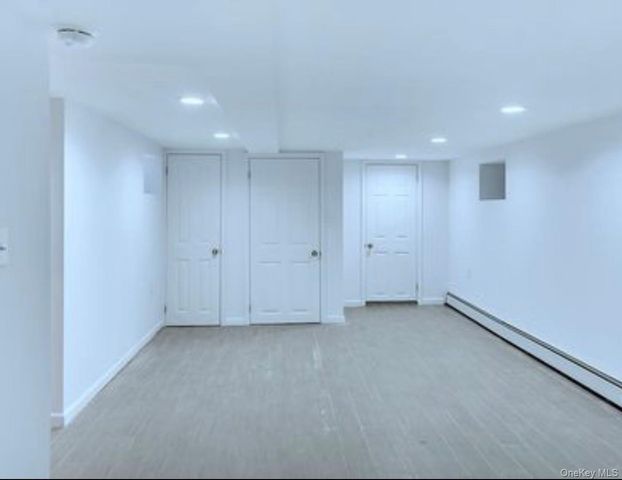 2881 Roberts Avenue, Bronx, NY 10461