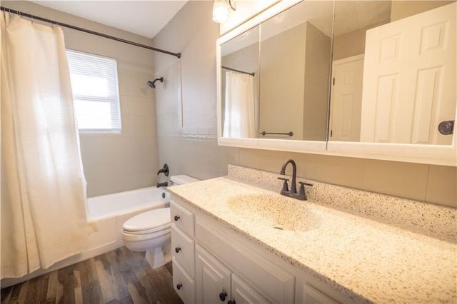 1609 N Ponca Drive, Independence, MO 64058