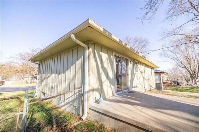 1609 N Ponca Drive, Independence, MO 64058