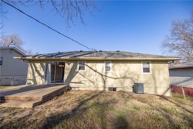 1609 N Ponca Drive, Independence, MO 64058