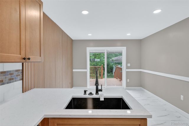 24784 Ashley Court, Redford Charter Township, MI 48239