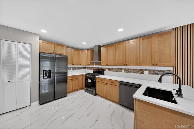 24784 Ashley Court, Redford Charter Township, MI 48239