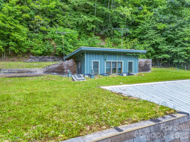 707 Cascade Trail, Pisgah Forest, NC 28768