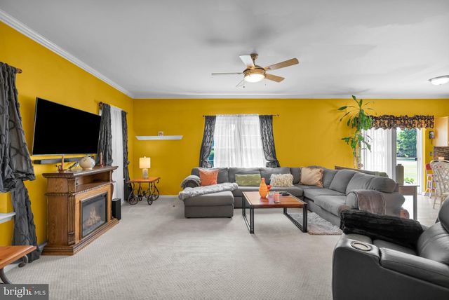 2213 CLAYMONT DR, Quakertown, PA 18951