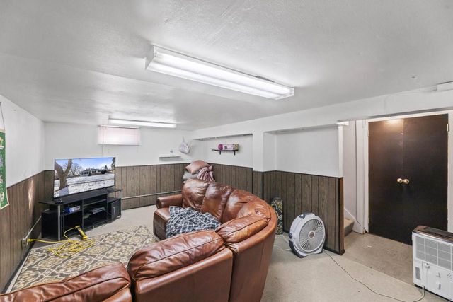 8913 W Daphne STREET, Milwaukee, WI 53224