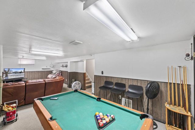 8913 W Daphne STREET, Milwaukee, WI 53224