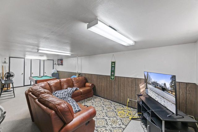 8913 W Daphne STREET, Milwaukee, WI 53224