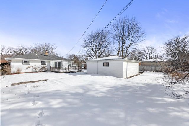 8913 W Daphne STREET, Milwaukee, WI 53224