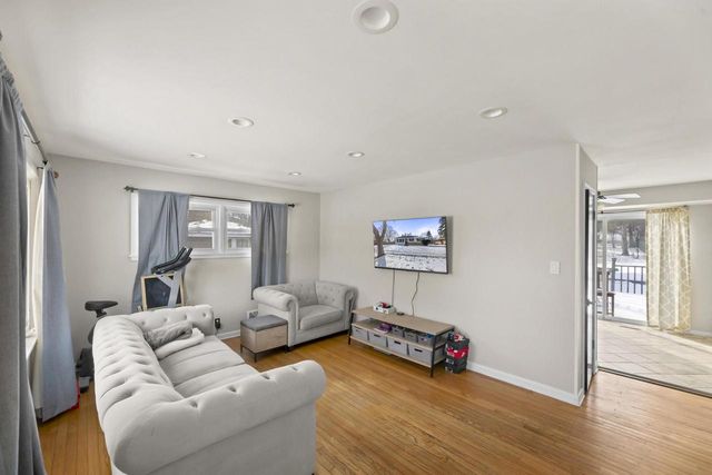 8913 W Daphne STREET, Milwaukee, WI 53224