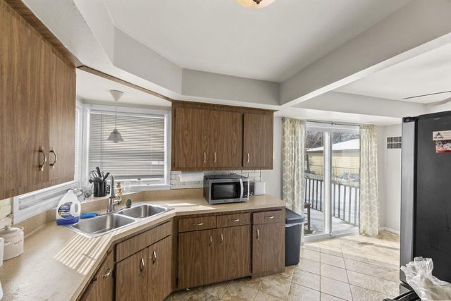 8913 W Daphne STREET, Milwaukee, WI 53224