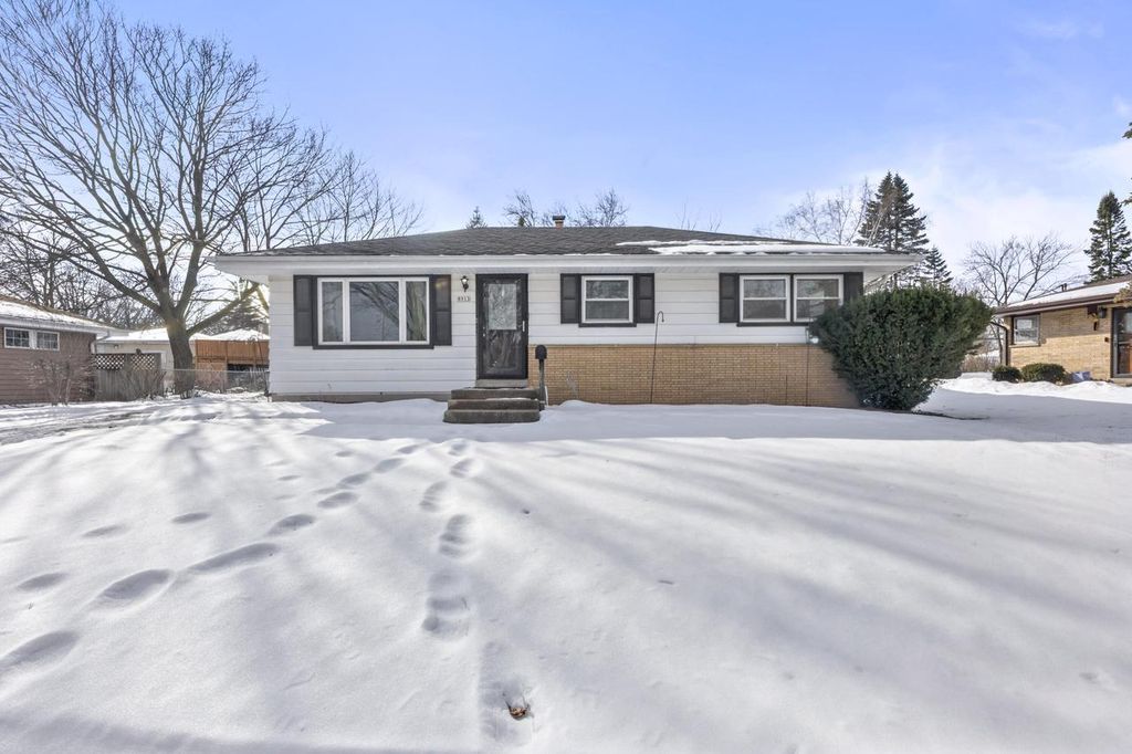 8913 W Daphne STREET, Milwaukee, WI 53224
