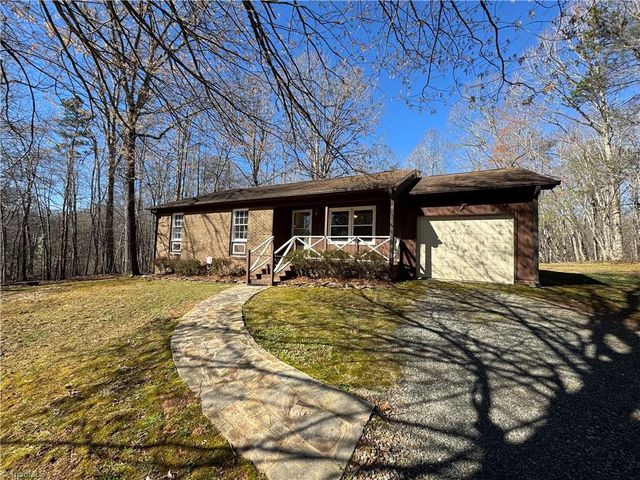 1055 Brookridge Drive, Walnut Cove, NC 27052